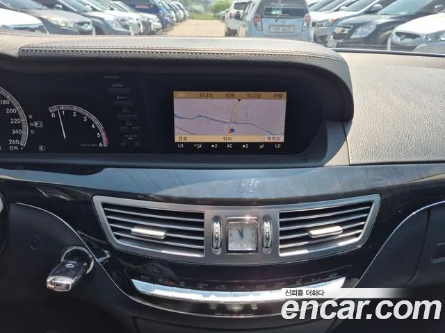 Mercedes-Benz S-Class 2011 thumb 9