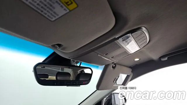Genesis G90 2017 thumb 10