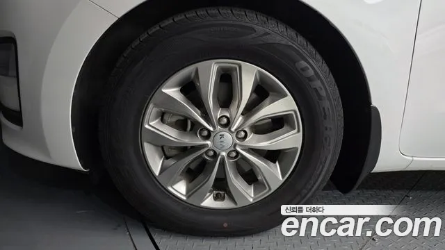 Kia Carnival 2019 thumb 5