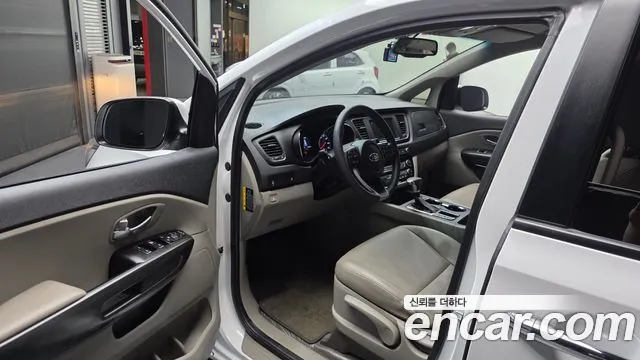 Kia Carnival 2019 thumb 10