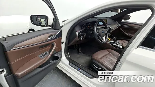 BMW 5 серии 2017 thumb 7