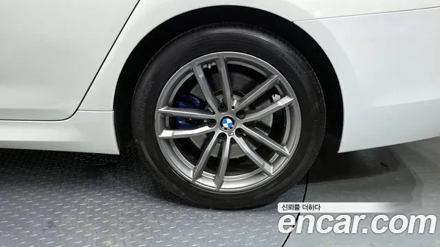BMW 5 серии 2017 thumb 8