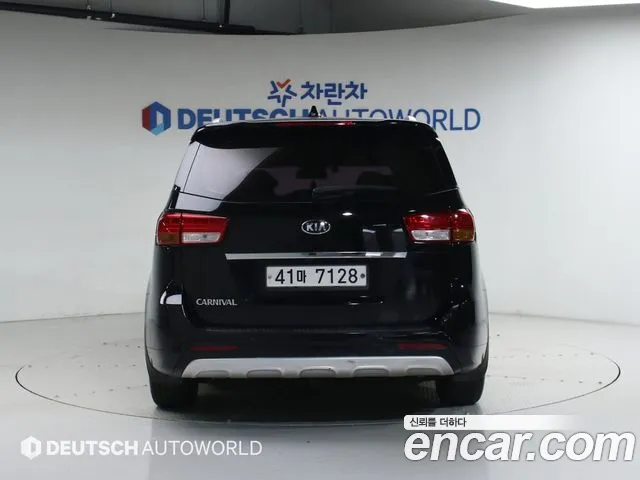 Kia Carnival 2017 thumb 8