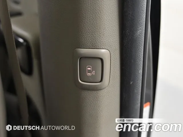 Kia Carnival 2017 thumb 4