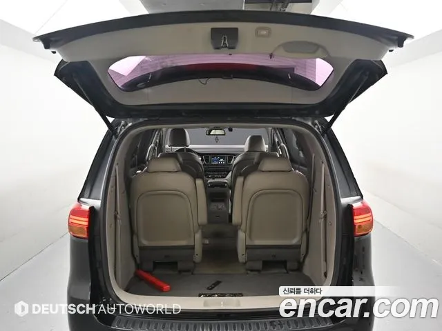 Kia Carnival 2017 thumb 6