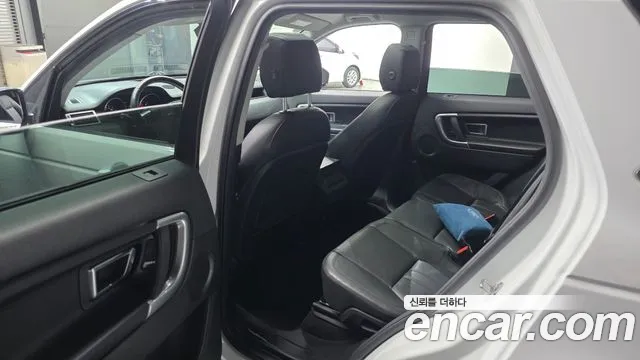 Land Rover Discovery Sport 2017 thumb 7