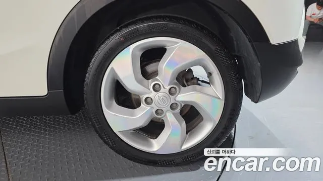 KGM Tivoli 2015 thumb 10