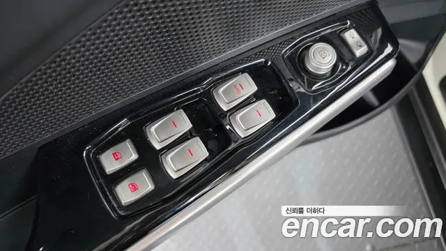 KGM Tivoli 2015 thumb 6