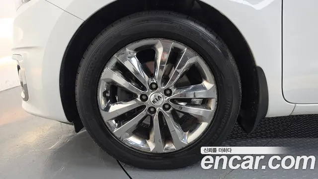 Kia Carnival 2017 thumb 10
