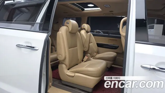 Kia Carnival 2017 thumb 9