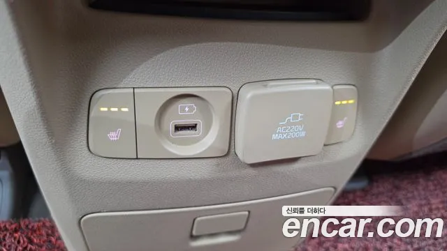 Kia Carnival 2017 thumb 11