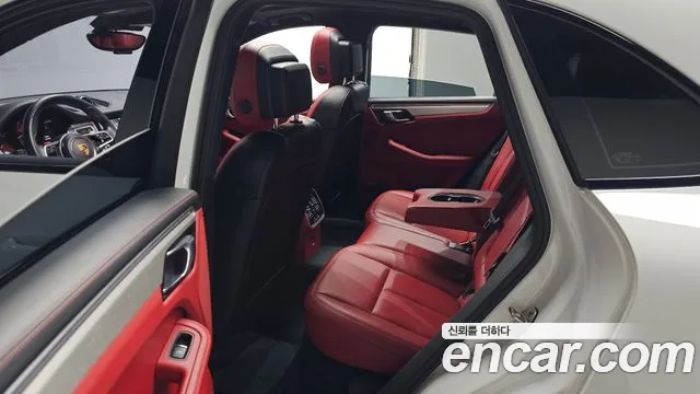 Porsche Macan 2017 thumb 3
