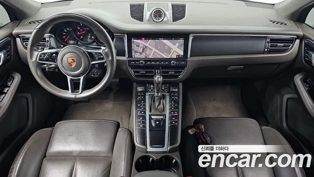 Porsche Macan 2019 thumb 3