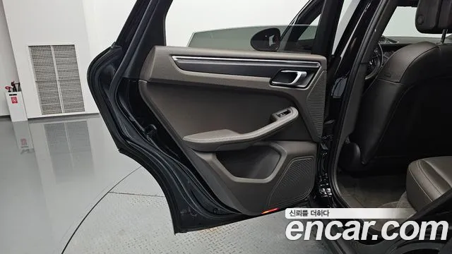 Porsche Macan 2019 thumb 9