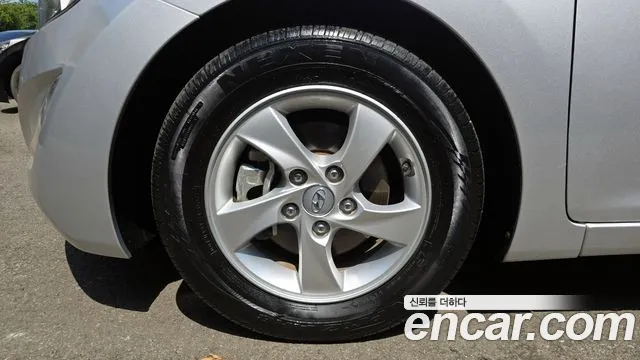 Hyundai Elantra 2015 thumb 6