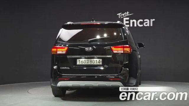 Kia Carnival 2015 thumb 9