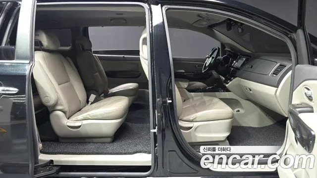 Kia Carnival 2015 thumb 5