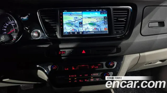 Kia Carnival 2015 thumb 6