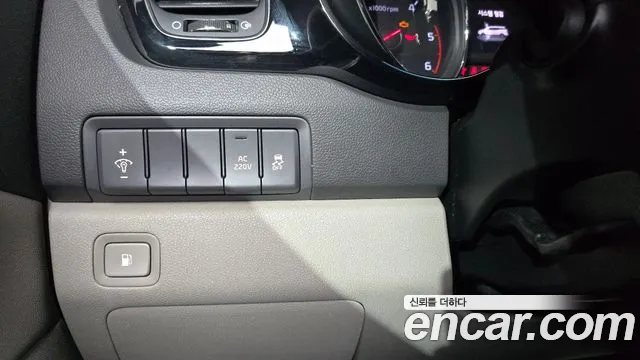 Kia Carnival 2015 thumb 8