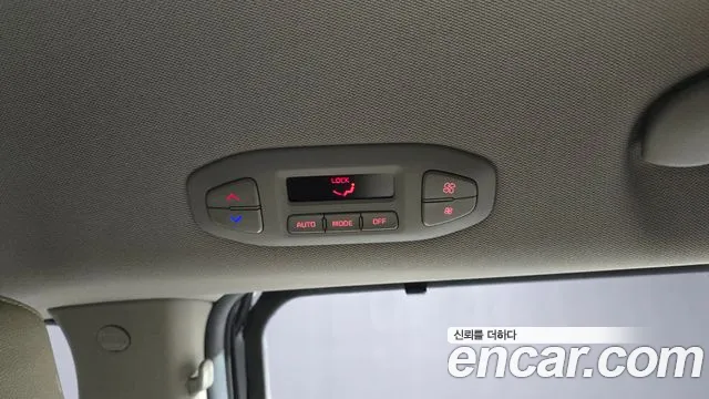 Kia Carnival 2015 thumb 11