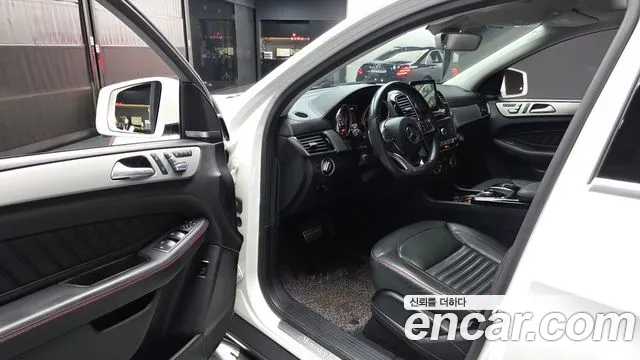 Mercedes-Benz GLE-Класс 2017 thumb 7
