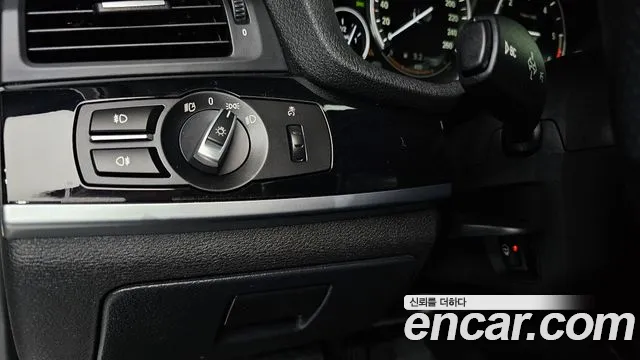 BMW X4 2017 thumb 10
