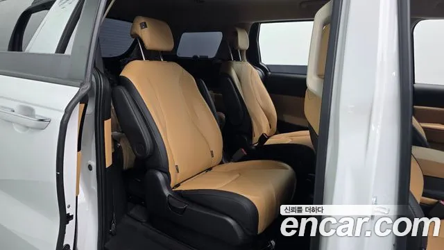 Kia Carnival 2022 thumb 2