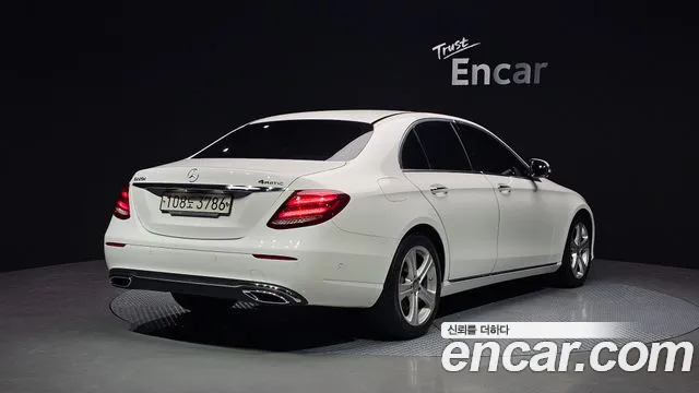 Mercedes-Benz E-Class 2017 thumb 12