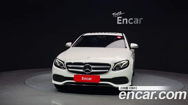 Mercedes-Benz E-Class 2017 thumb 7