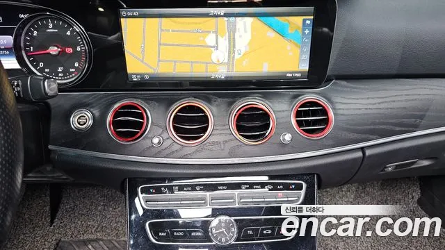 Mercedes-Benz E-Class 2017 thumb 4