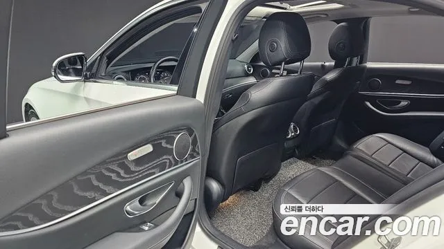 Mercedes-Benz E-Class 2017 thumb 3