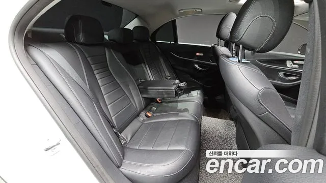 Mercedes-Benz E-Class 2017 thumb 8