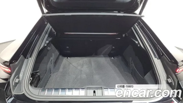 Porsche Panamera 2025 thumb 10