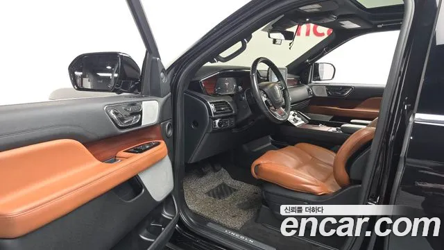 Lincoln Navigator 2021 thumb 10