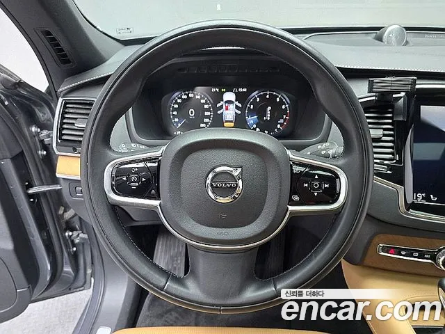 Volvo XC90 2019 thumb 11