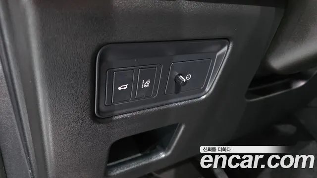 Land Rover Discovery 2018 thumb 12