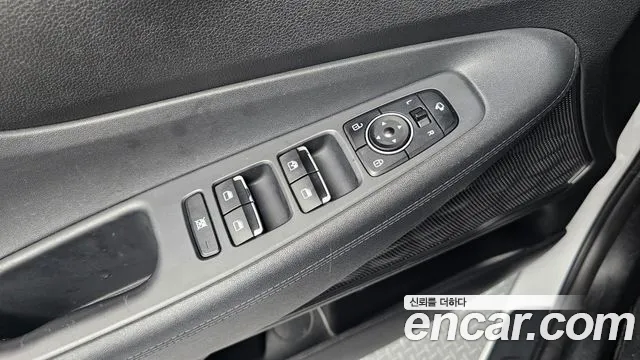 Hyundai Santa Fe 2018 thumb 12