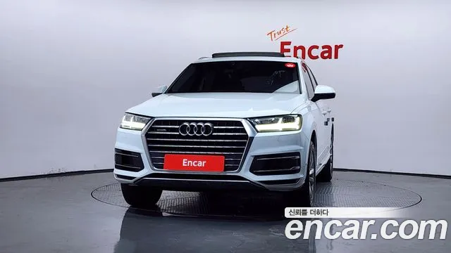 Audi Q7 2019 thumb 2