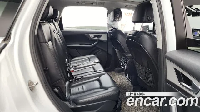 Audi Q7 2019 thumb 5