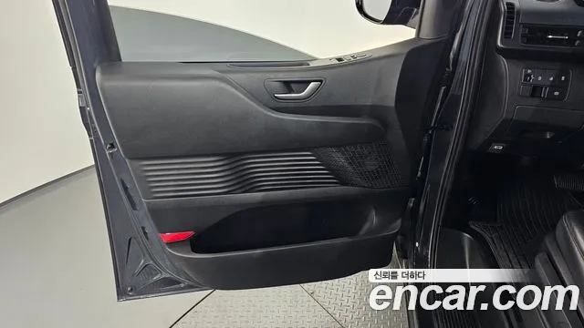 Hyundai Staria 2021 thumb 9