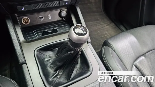 KGM Rexton 2018 thumb 12