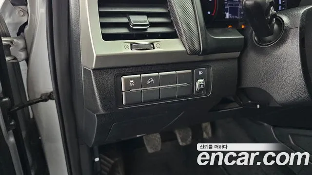 KGM Rexton 2018 thumb 10
