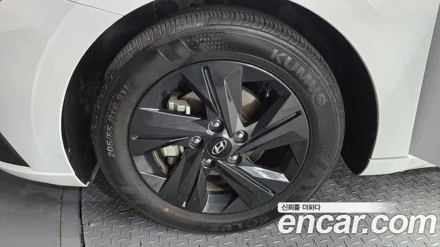 Hyundai Elantra 2022 thumb 3