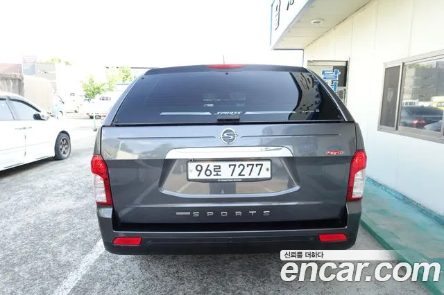 KGM Korando 2016 thumb 10