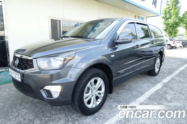 KGM Korando 2016 thumb 12