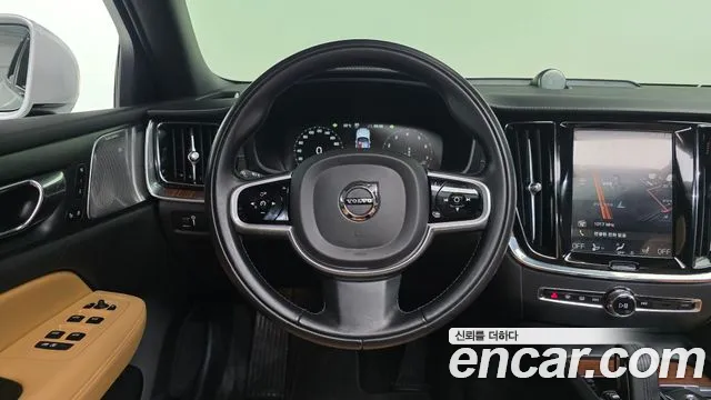 Volvo V60 Cross Country 2020 thumb 7