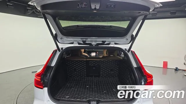 Volvo V60 Cross Country 2020 thumb 9