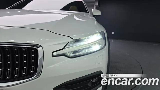 Volvo V60 Cross Country 2020 thumb 2