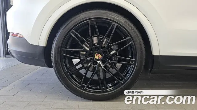 Porsche Cayenne 2023 thumb 12