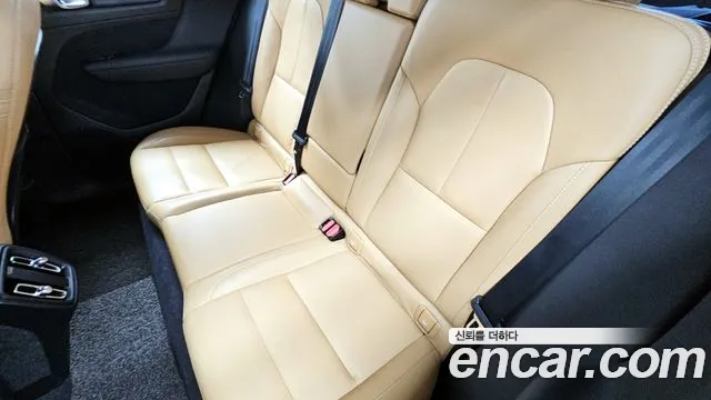 Volvo XC40 2020 thumb 4